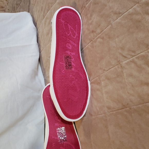 Blowfish Malibu Kids Camo Sneakers NIB - Picture 8 of 8